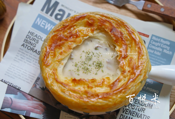 超級好吃的酥皮奶油蘑菇湯,湯汁濃稠,奶香四溢